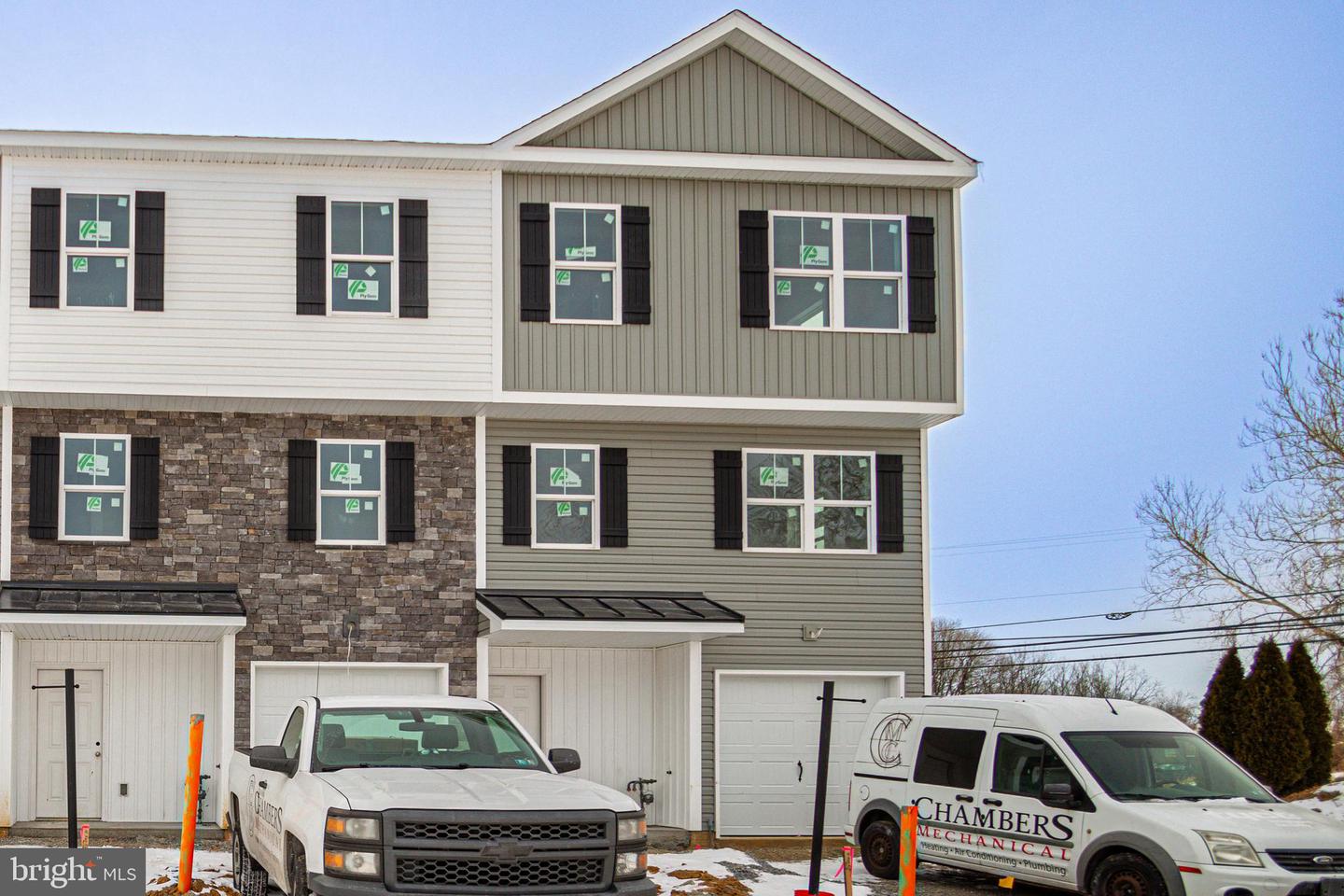 7 Landing Pl #7 Property Photo 1