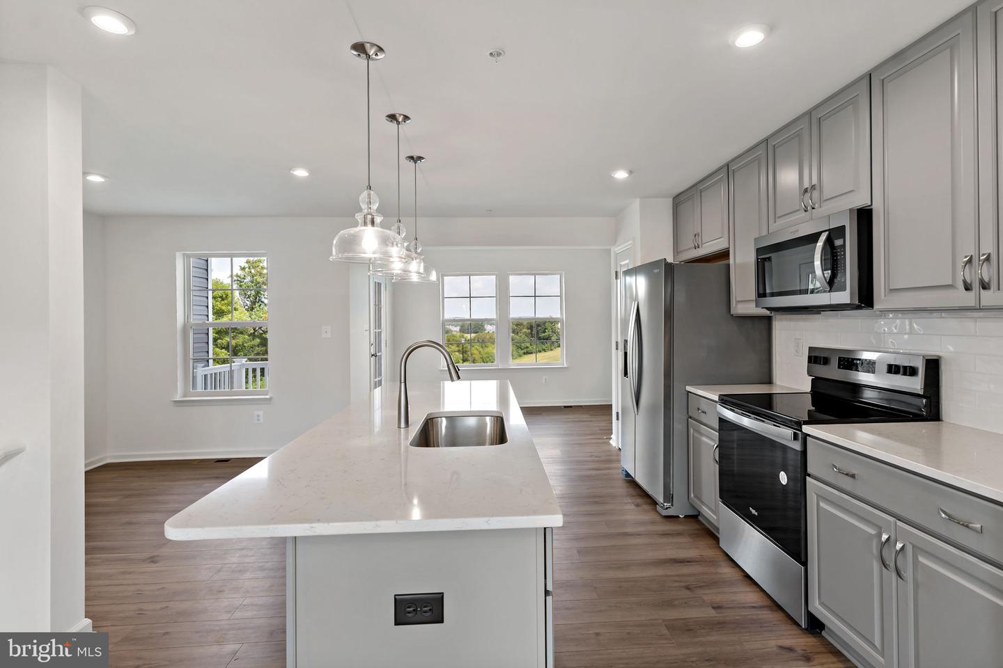 17 Angus Dr Property Photo 4