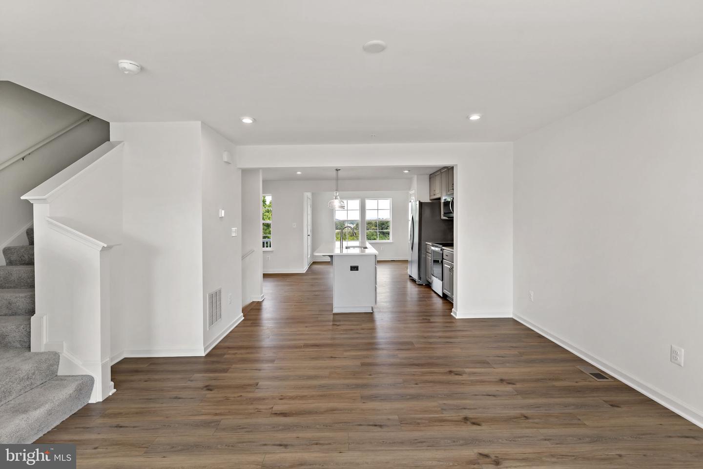 17 Angus Dr Property Photo 7