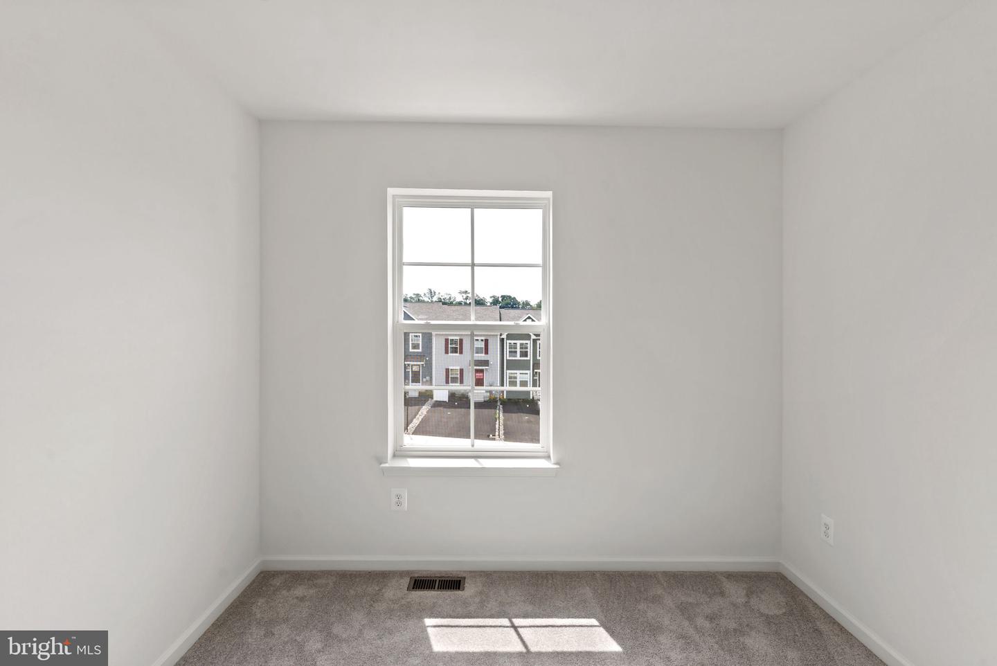 17 Angus Dr Property Photo 17