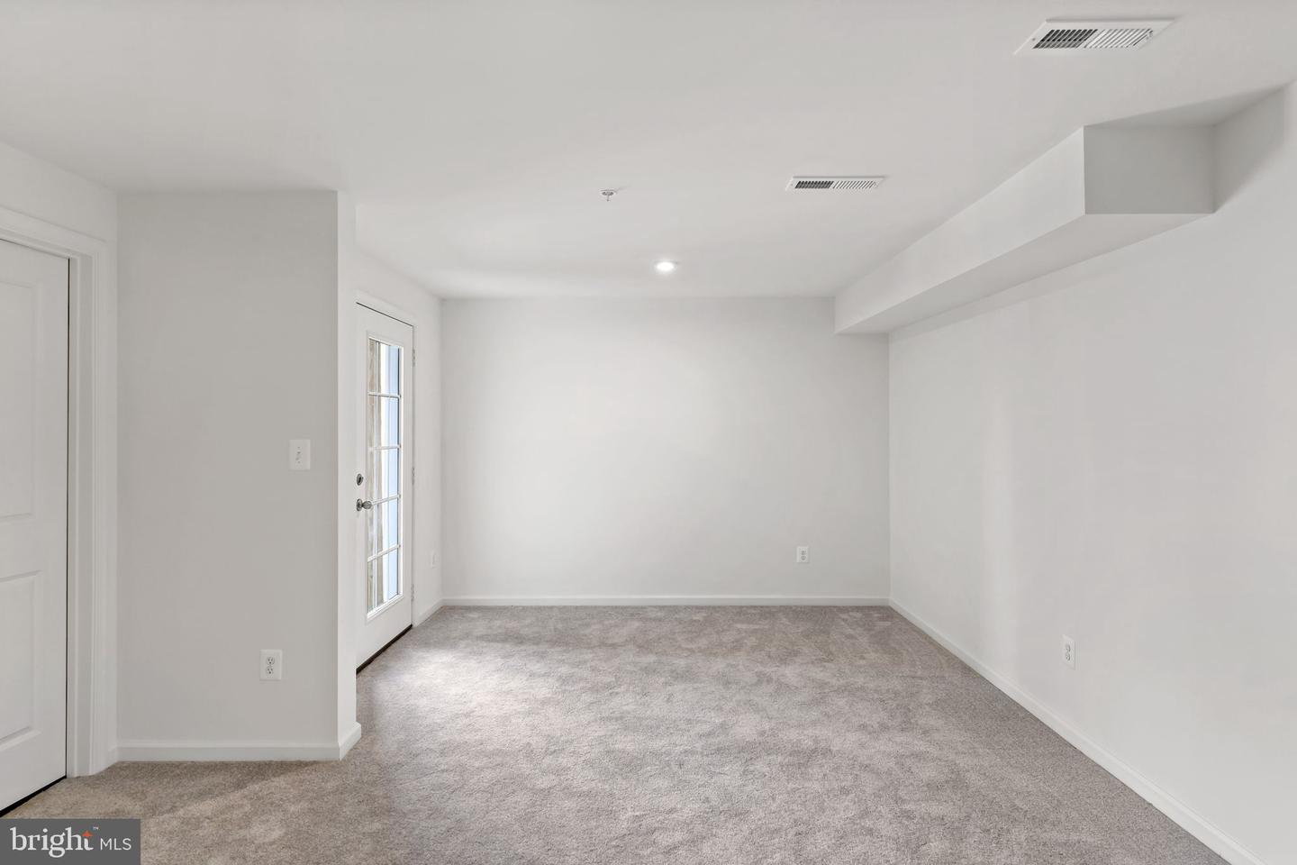 17 Angus Dr Property Photo 19