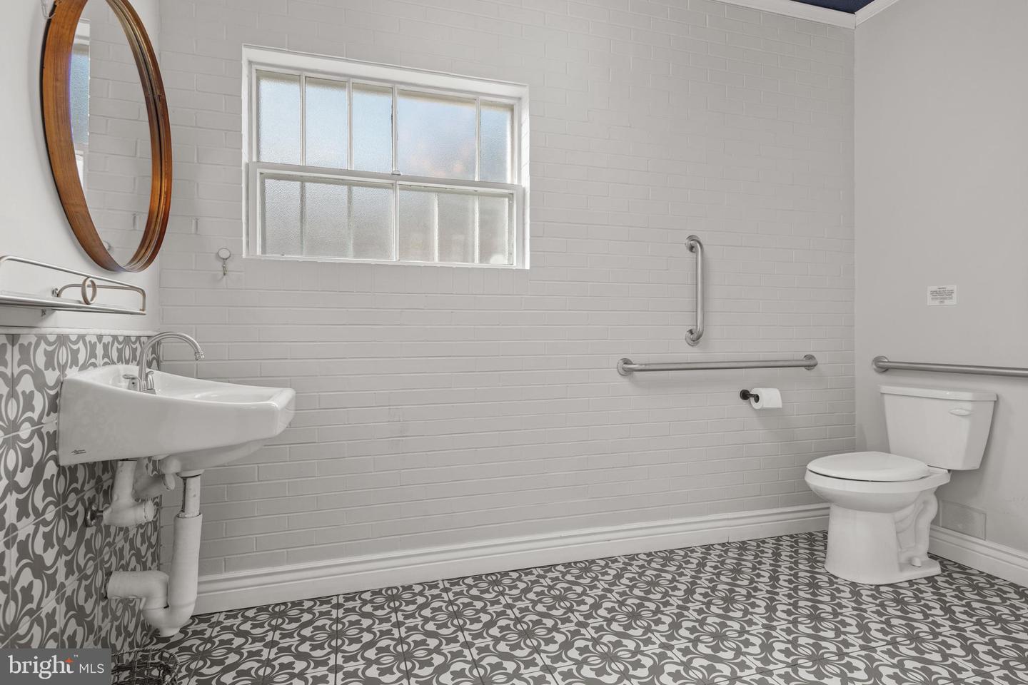 1408 3rd Ave Property Photo 12
