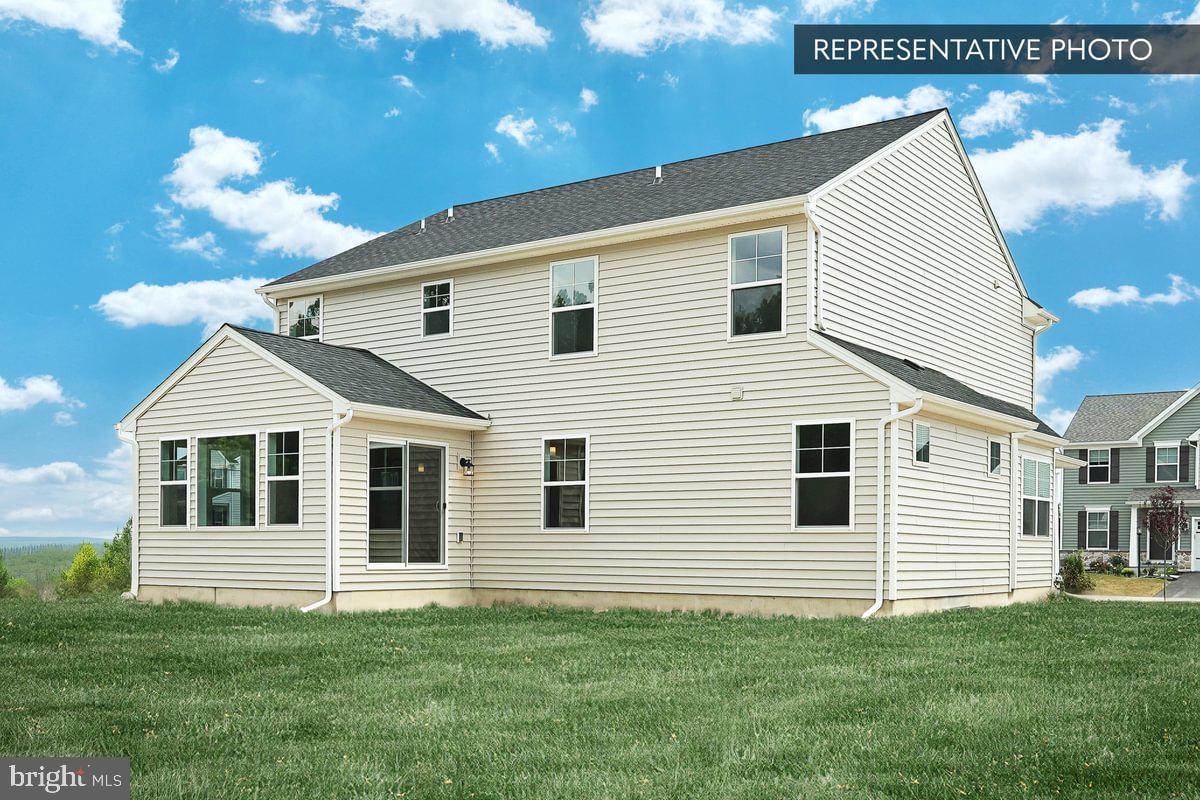 Emily Plan At Logan Meadows Property Photo 3