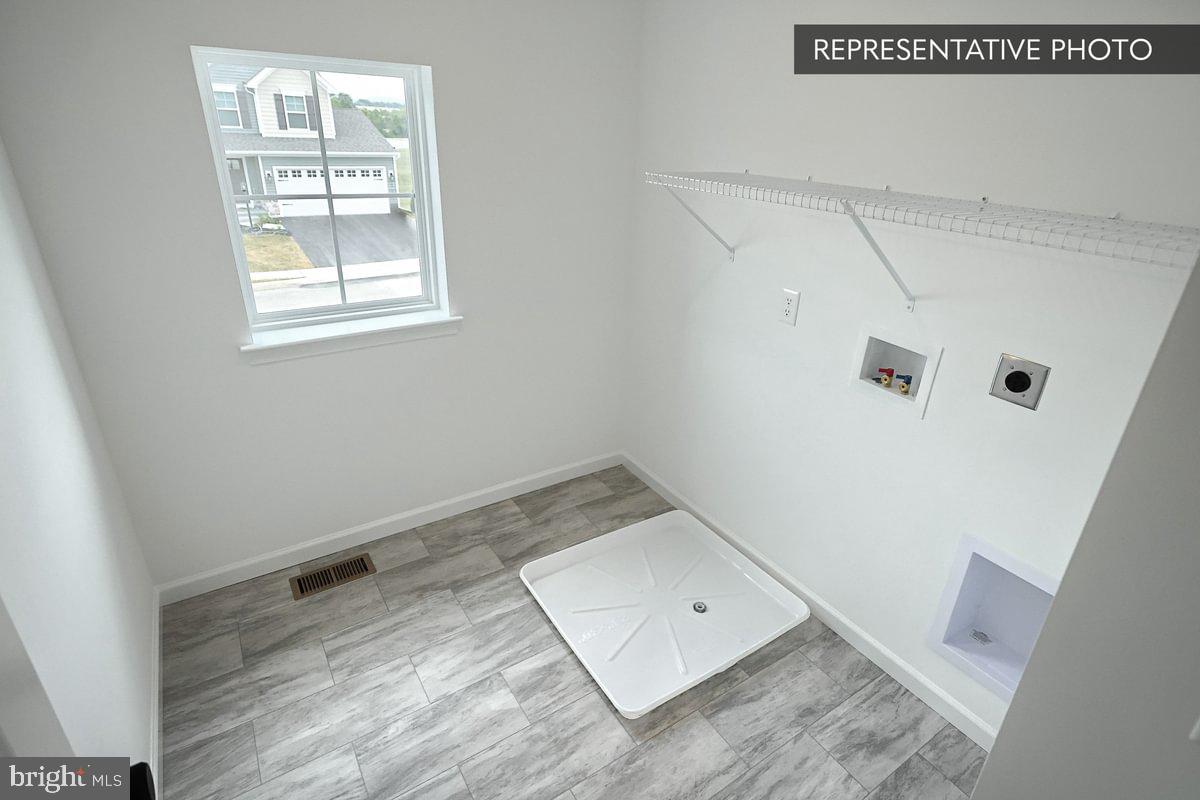 Emily Plan At Logan Meadows Property Photo 24