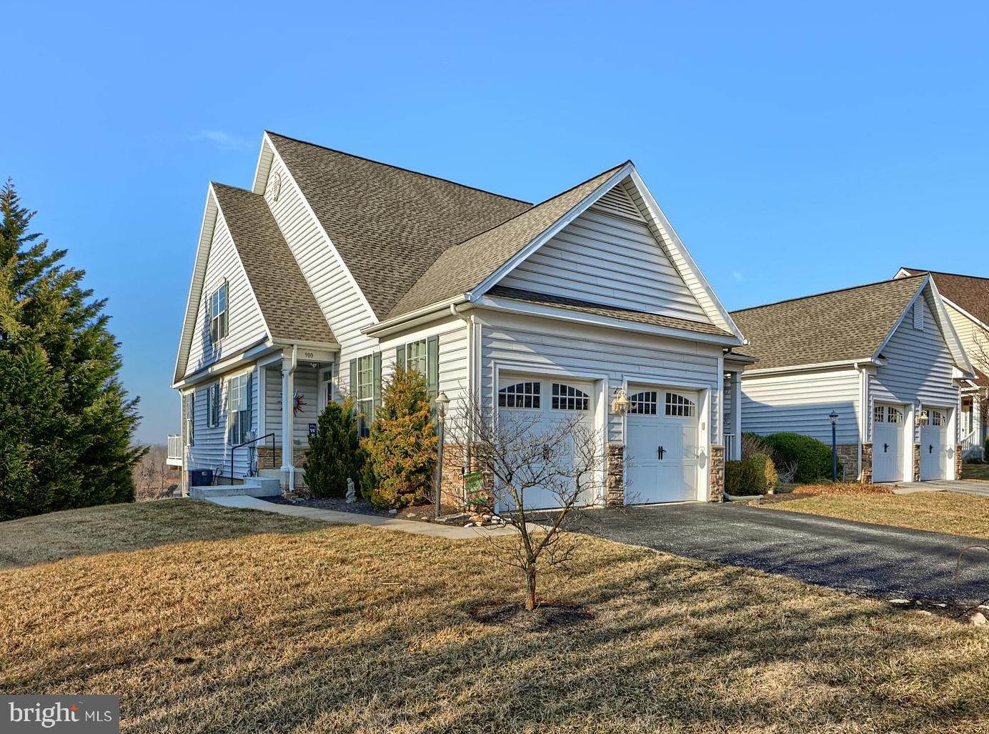 900 Cougar Pointe Cir Property Photo