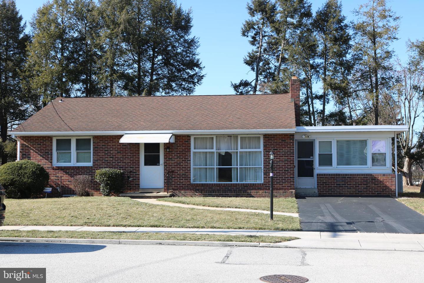 112 Paul St Property Photo 4