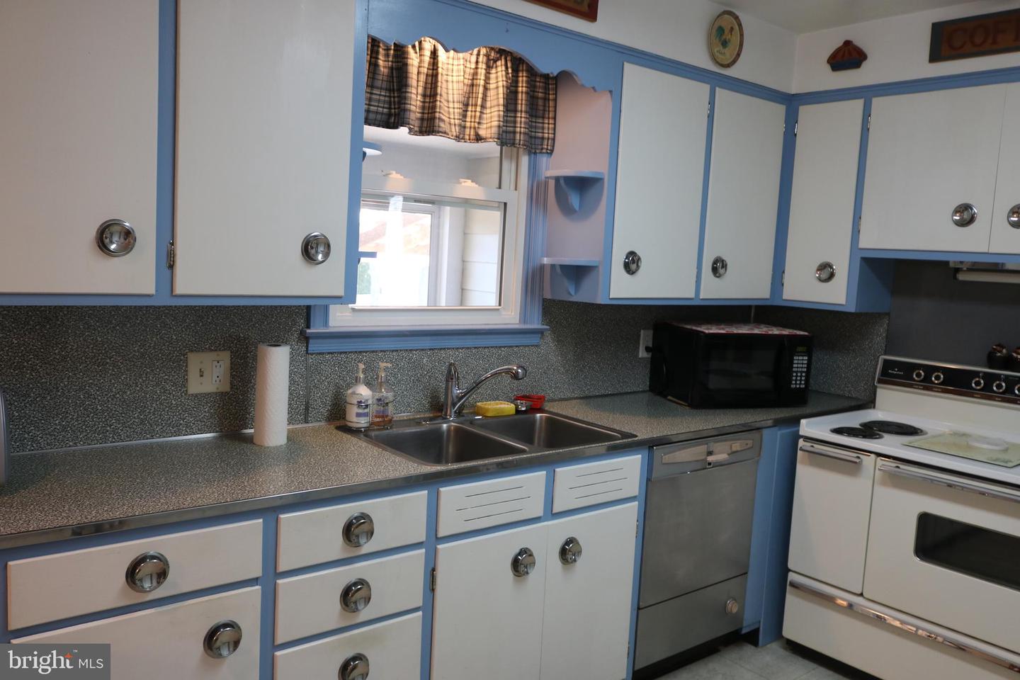 112 Paul St Property Photo 14