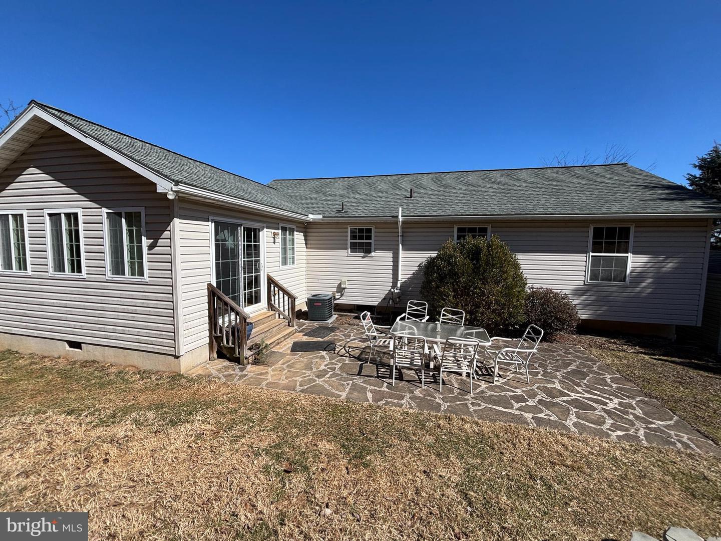 77 Piston Ct Property Photo 3