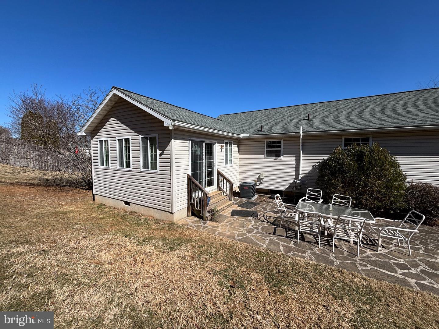77 Piston Ct Property Photo 4