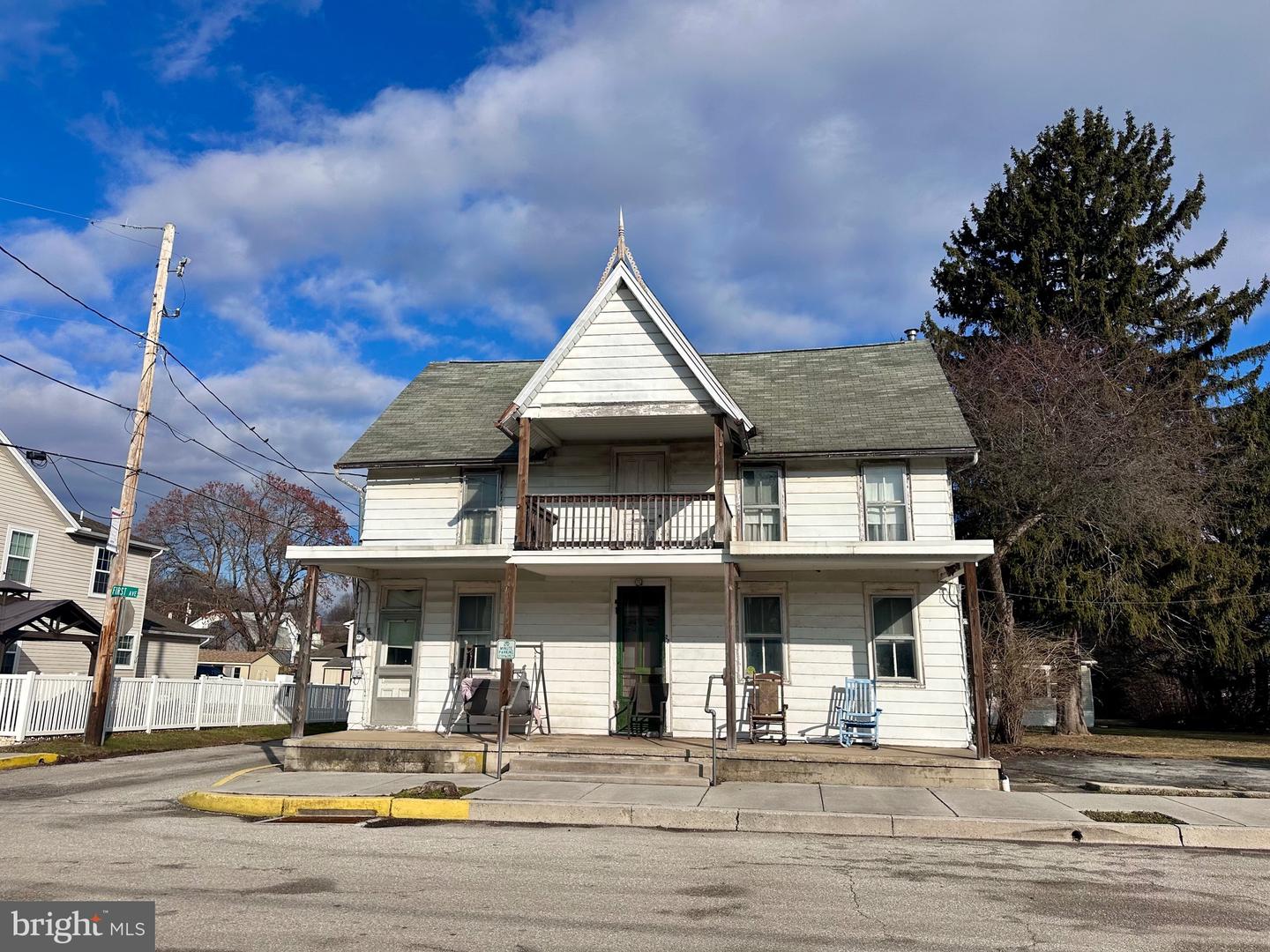 27 E Broadway Property Photo