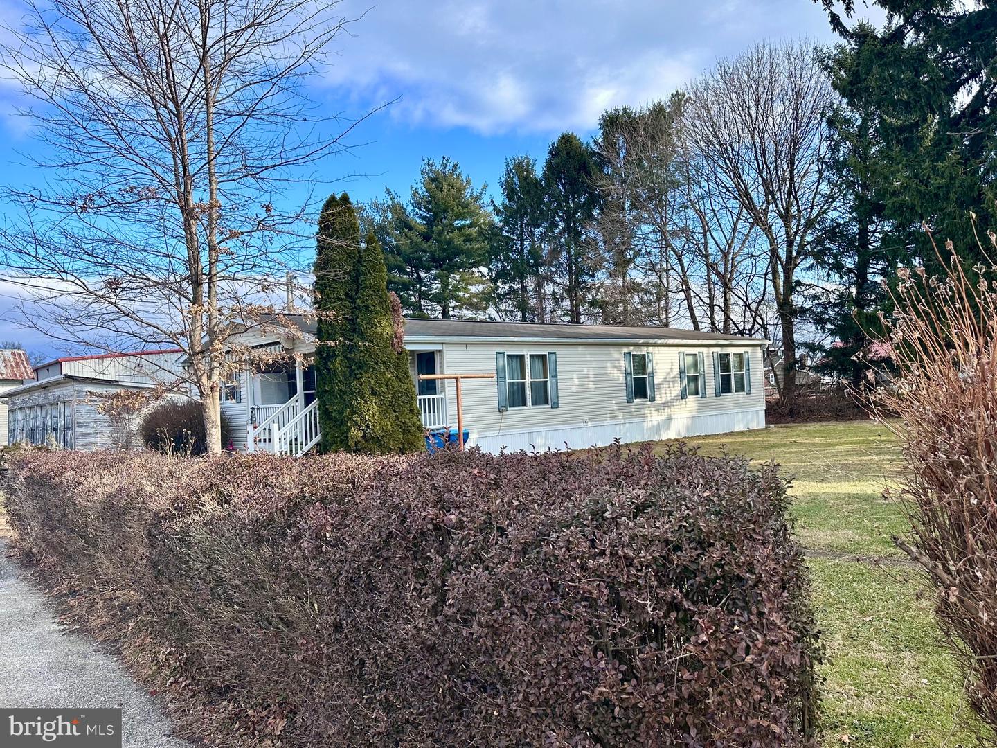 27 E Broadway Property Photo 3