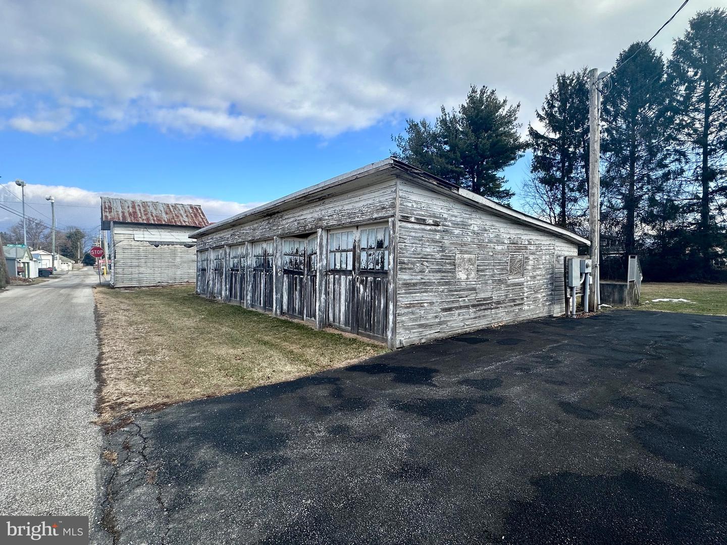 27 E Broadway Property Photo 4