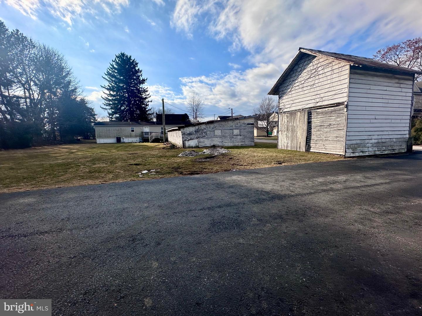 27 E Broadway Property Photo 6