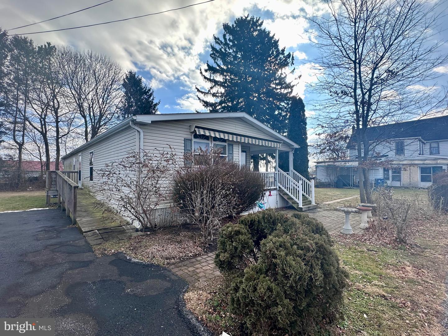 27 E Broadway Property Photo 12
