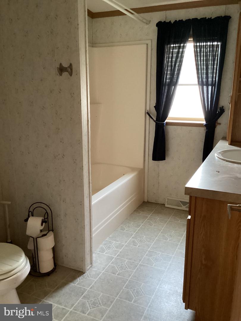 27 E Broadway Property Photo 14
