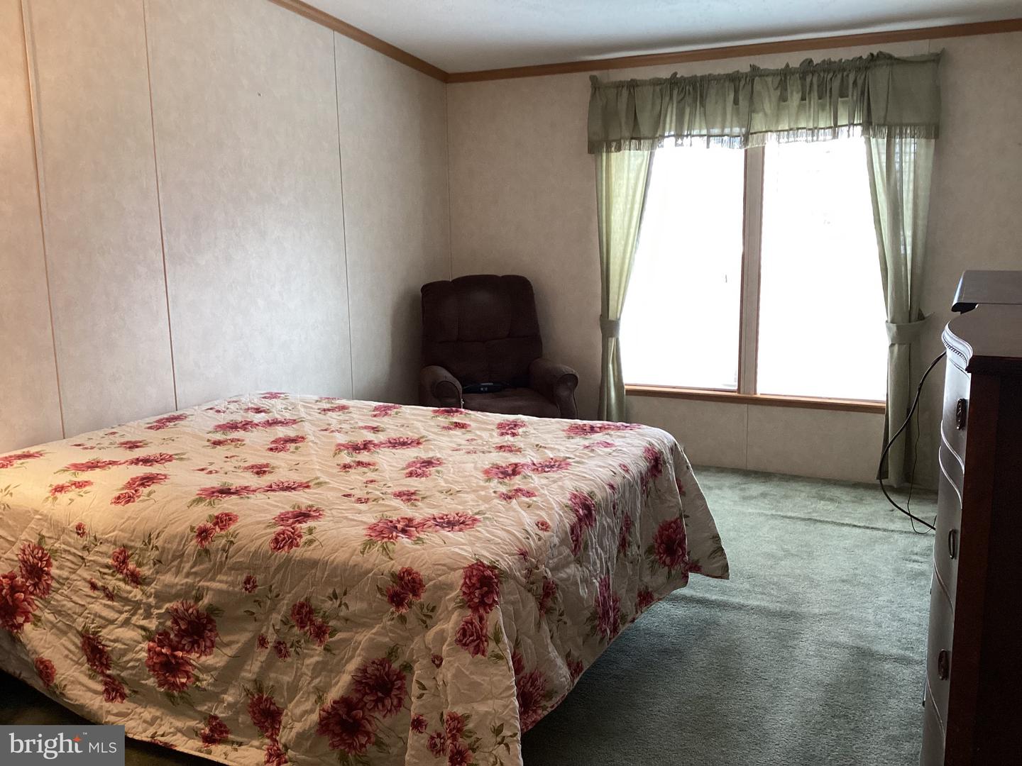 27 E Broadway Property Photo 16