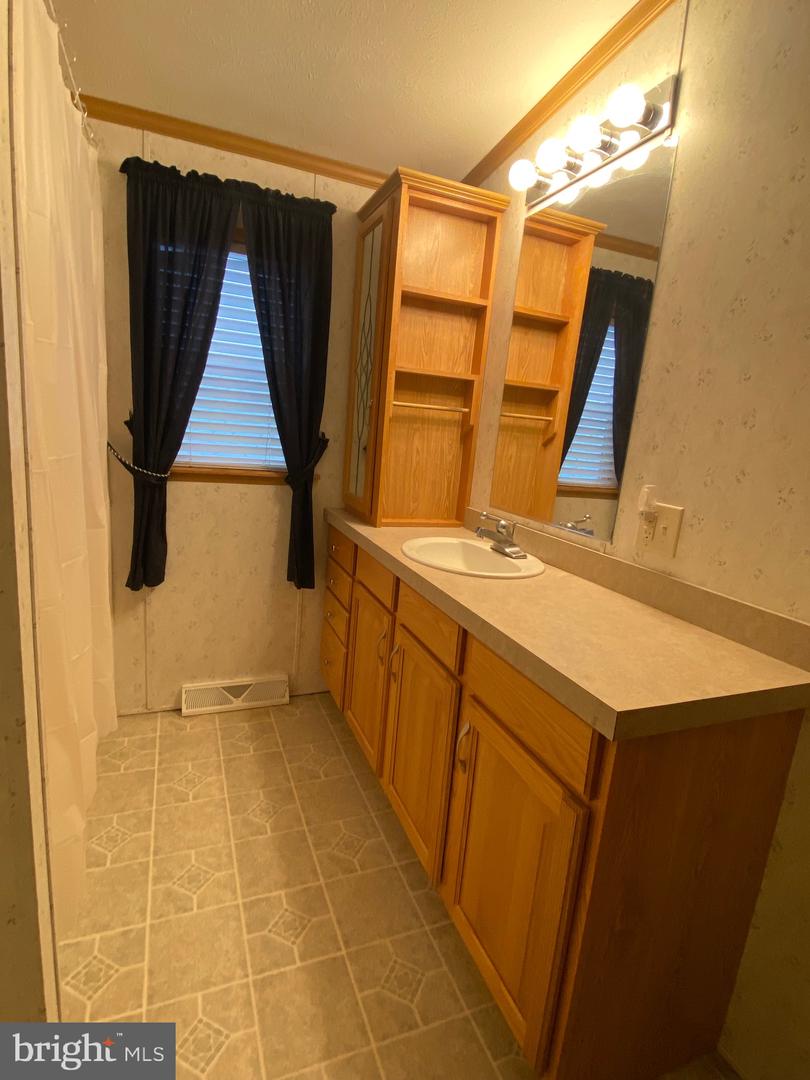 27 E Broadway Property Photo 22