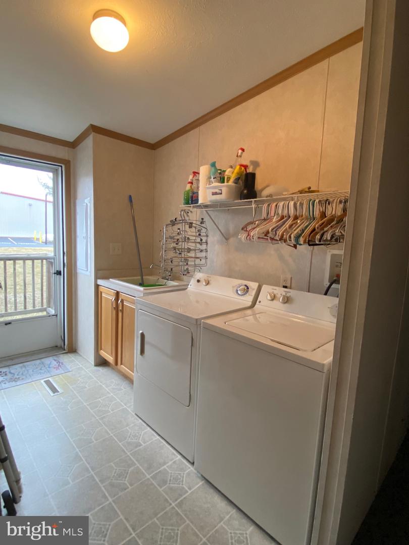27 E Broadway Property Photo 23