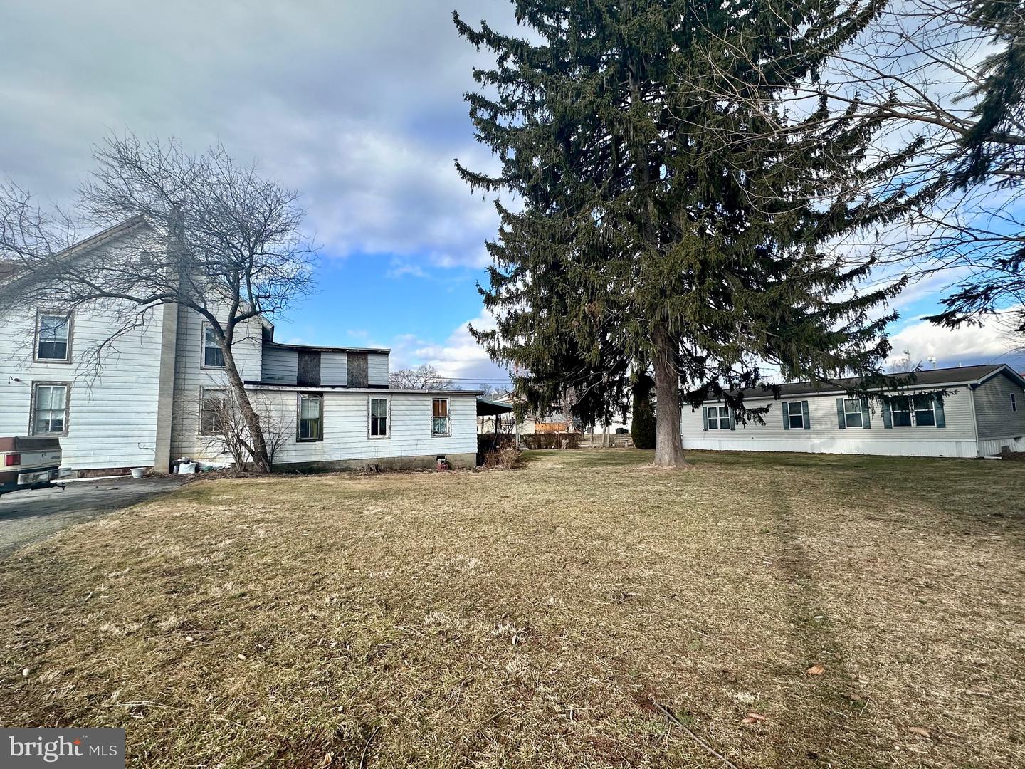 27 E Broadway Property Photo 28