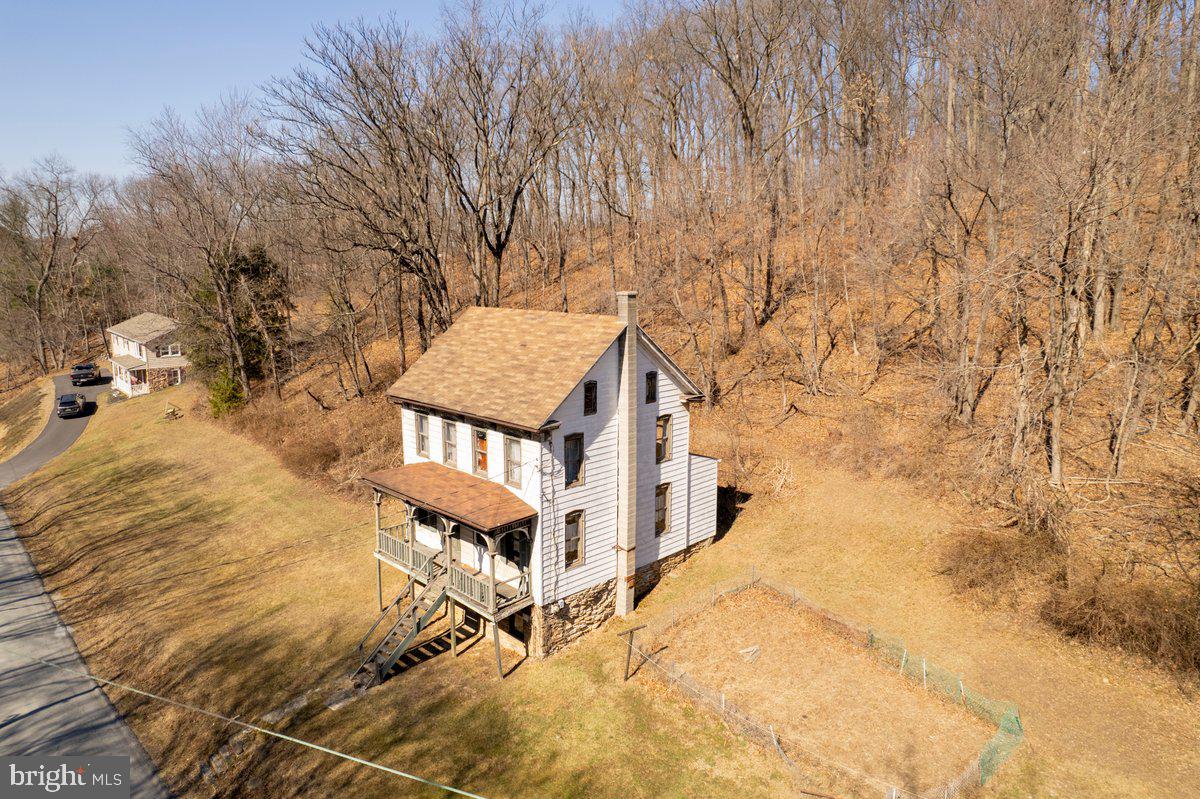 545 S Blacksmith Ave Property Photo 3