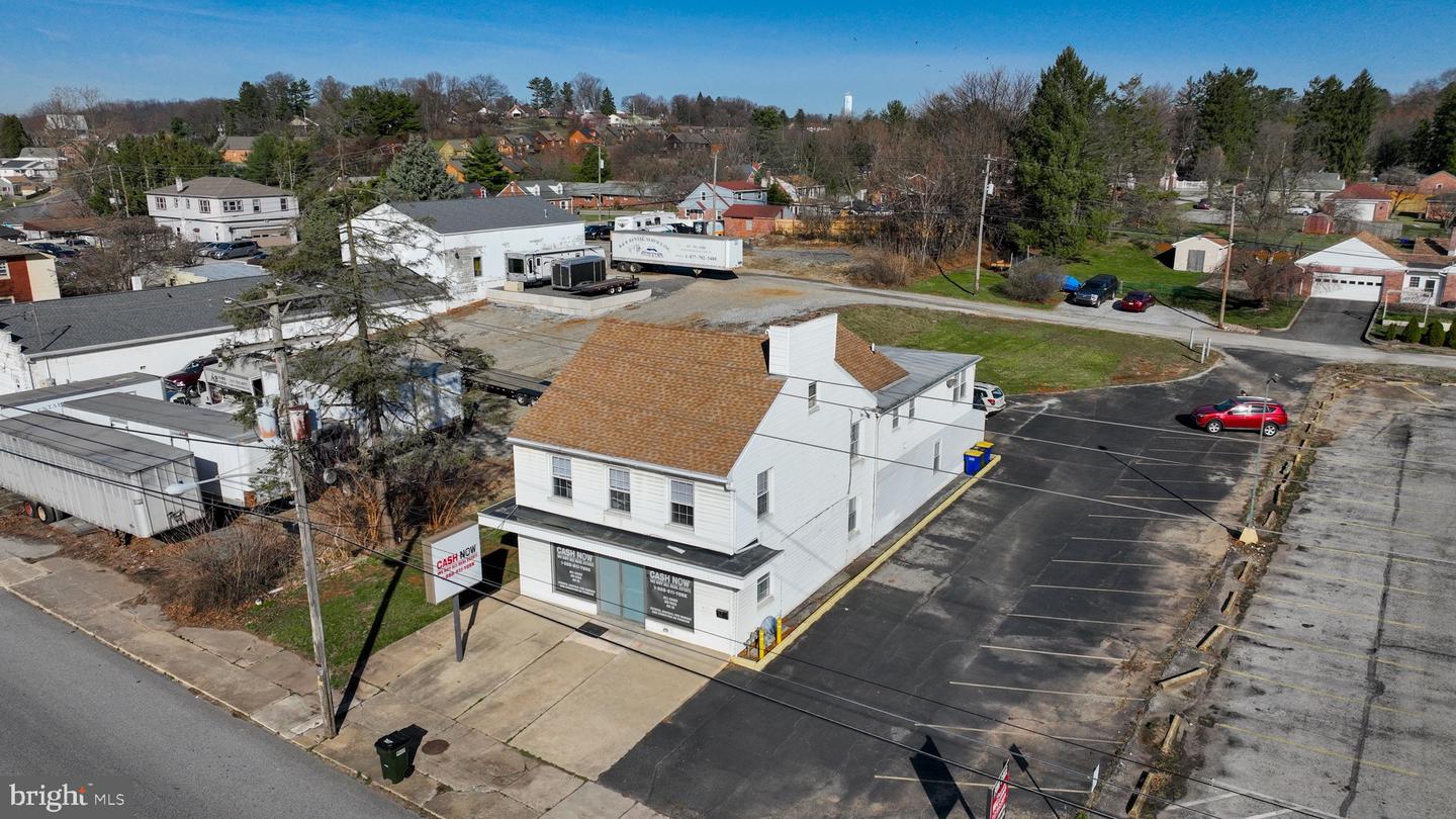 2305 W Market St Property Photo 1