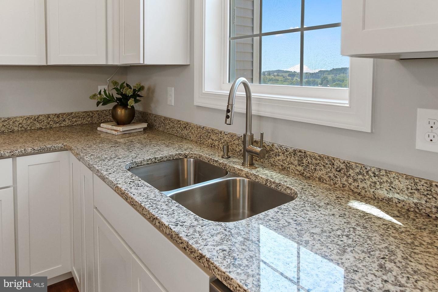 376 Avon Drive #283 Property Photo 12