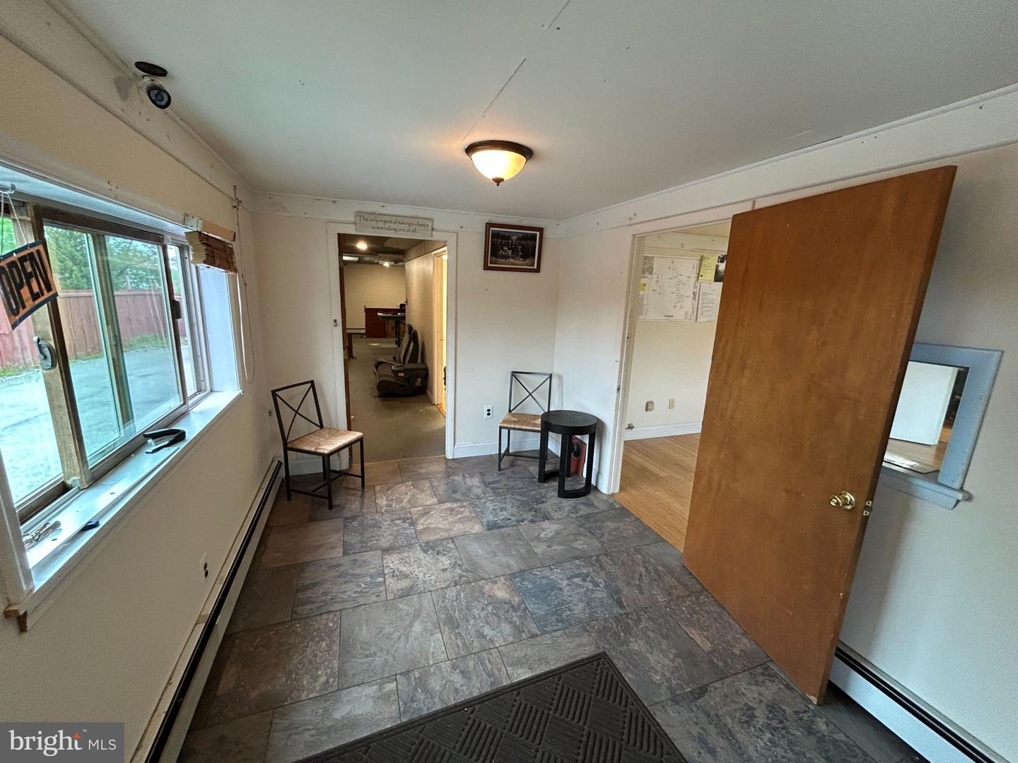 321 Dewey St Property Photo 4