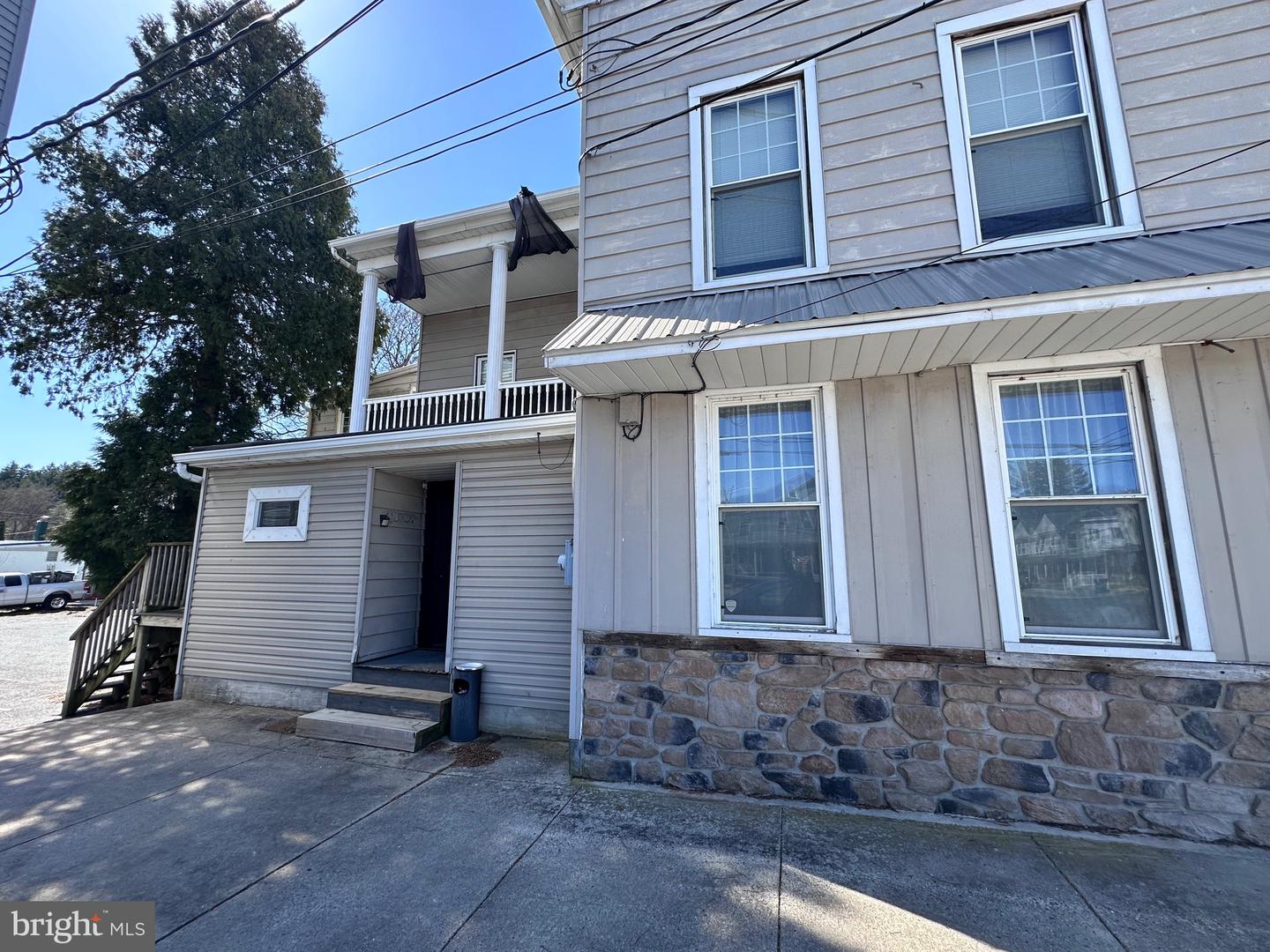 8 W Broadway Property Photo 3