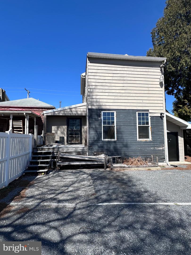 8 W Broadway Property Photo 5