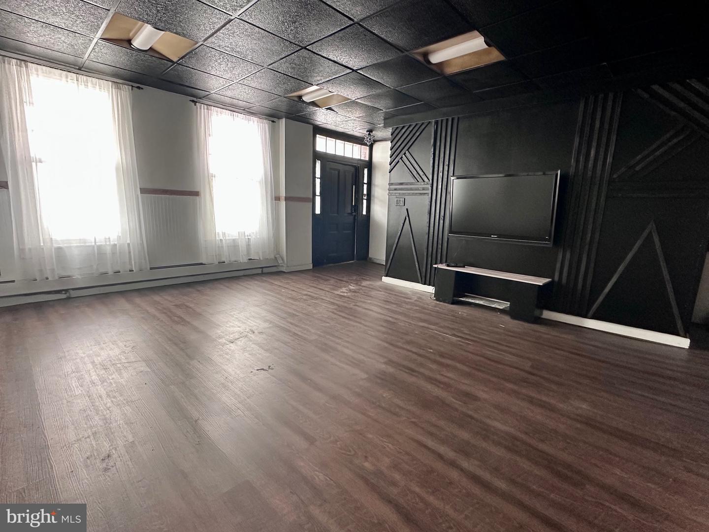 8 W Broadway Property Photo 8