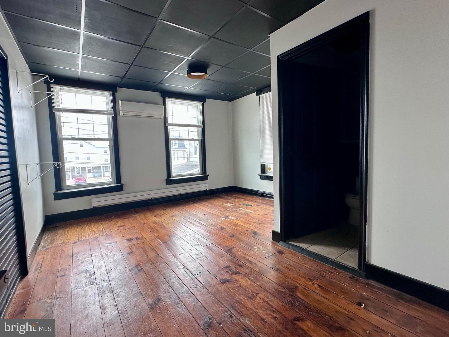 8 W Broadway Property Photo 25
