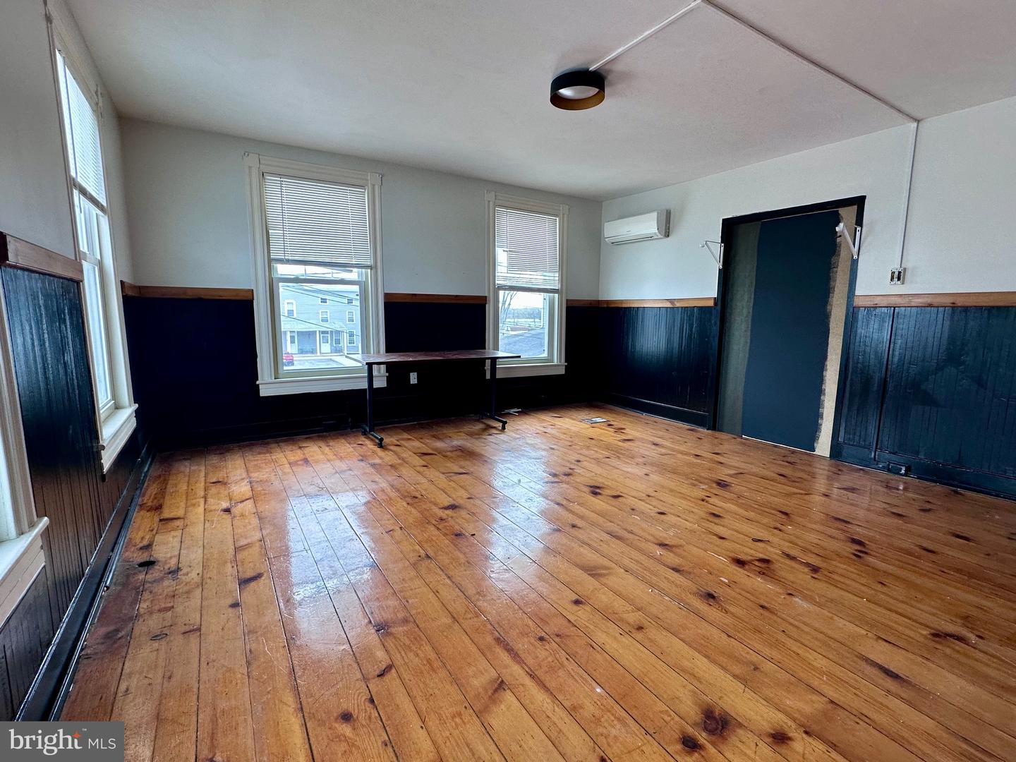 8 W Broadway Property Photo 26