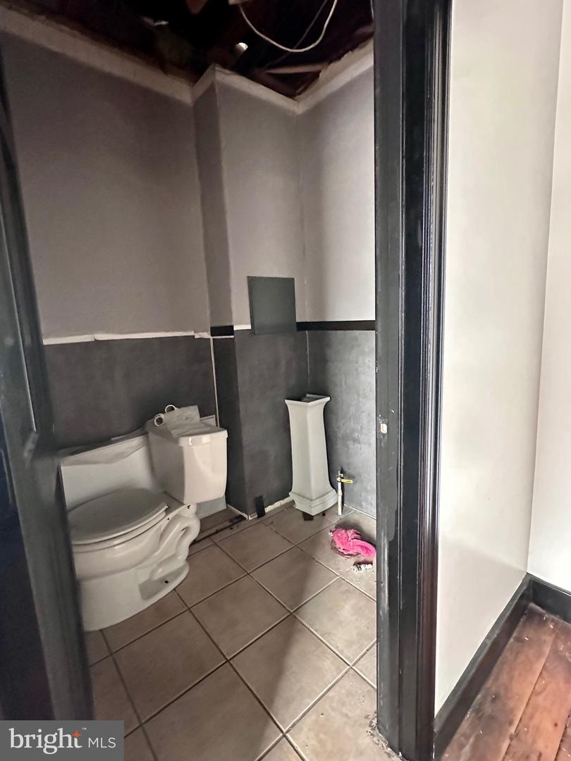 8 W Broadway Property Photo 27