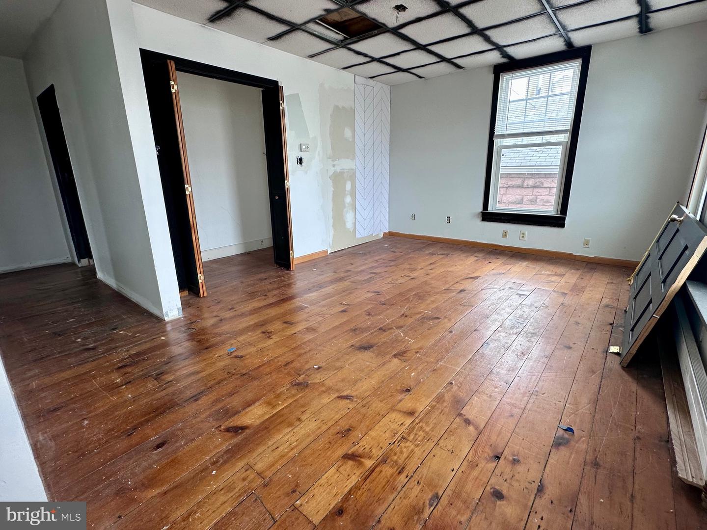 8 W Broadway Property Photo 28