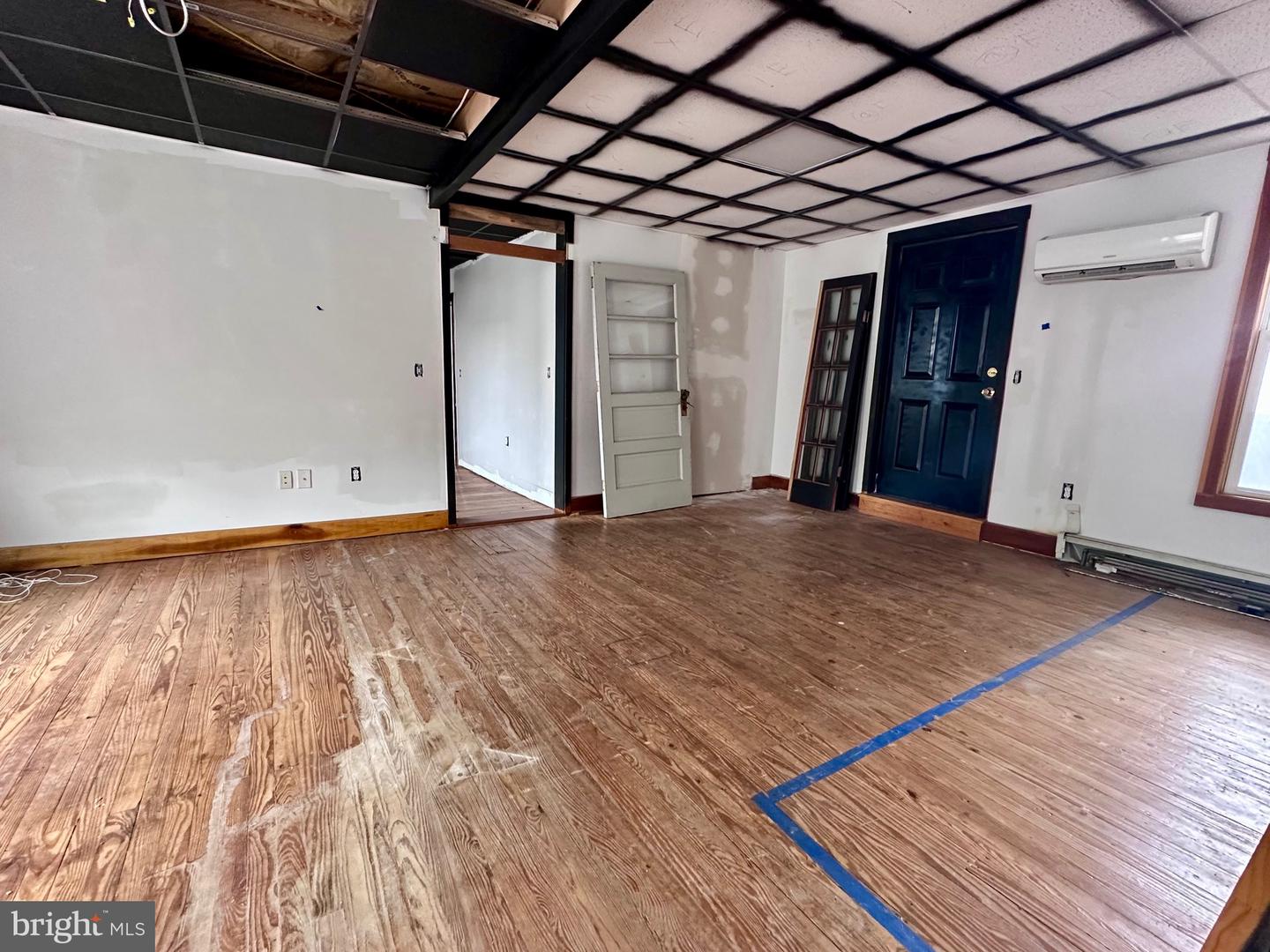 8 W Broadway Property Photo 33