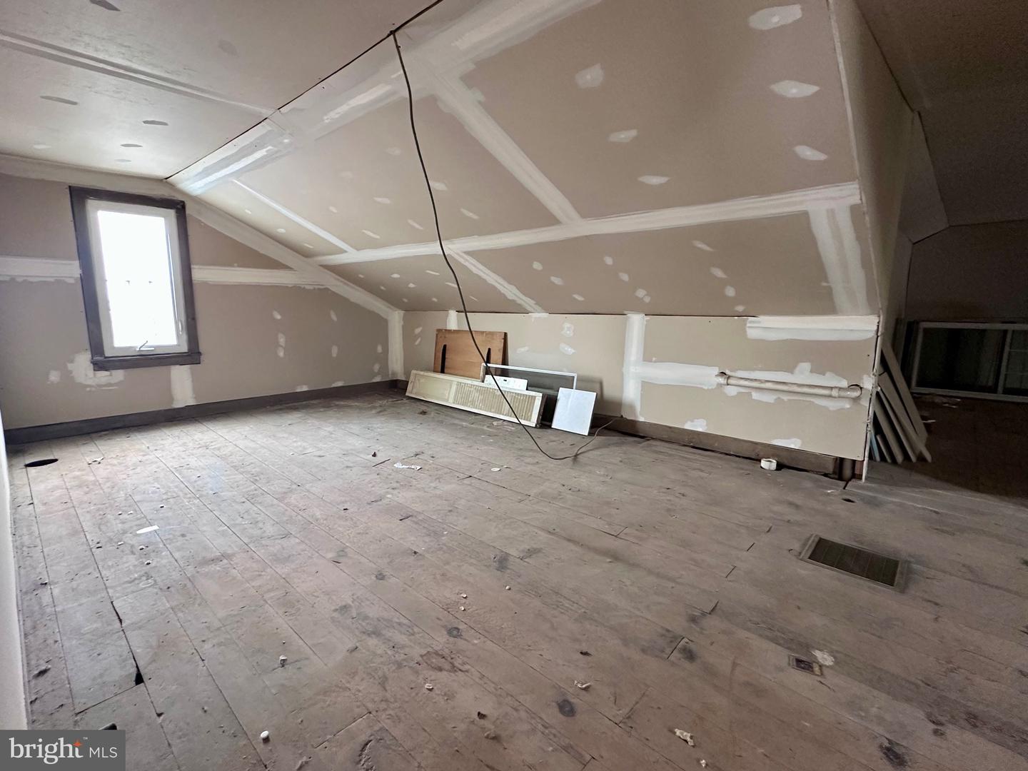 8 W Broadway Property Photo 37