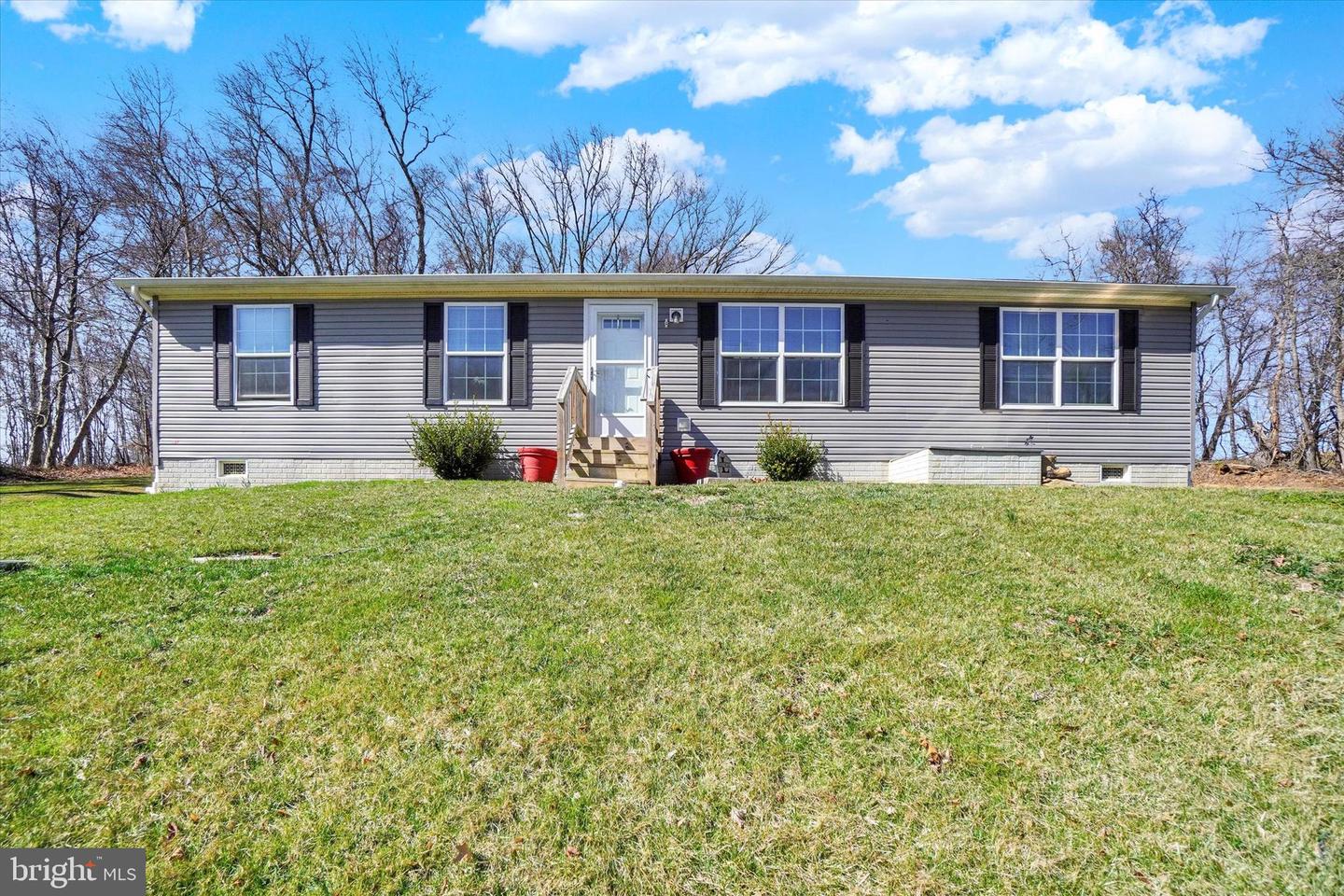 10682 Enfield Rd Property Photo