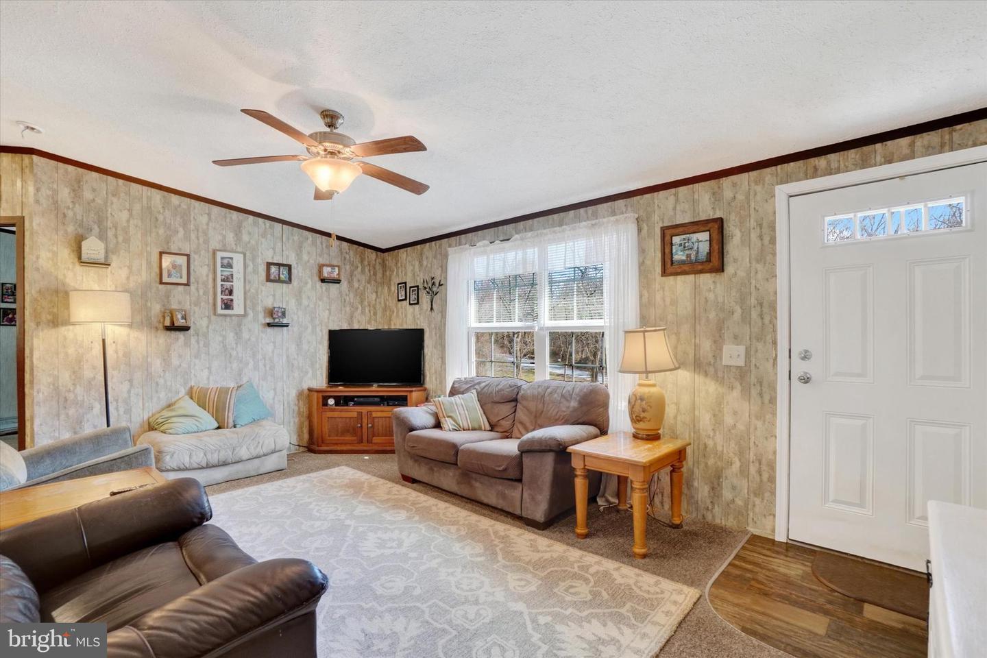 10682 Enfield Rd Property Photo 2