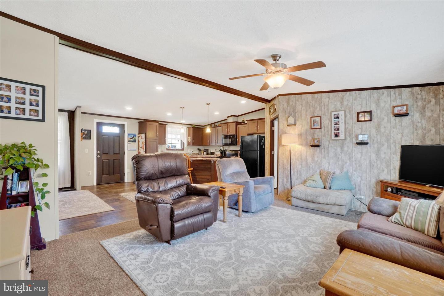 10682 Enfield Rd Property Photo 4