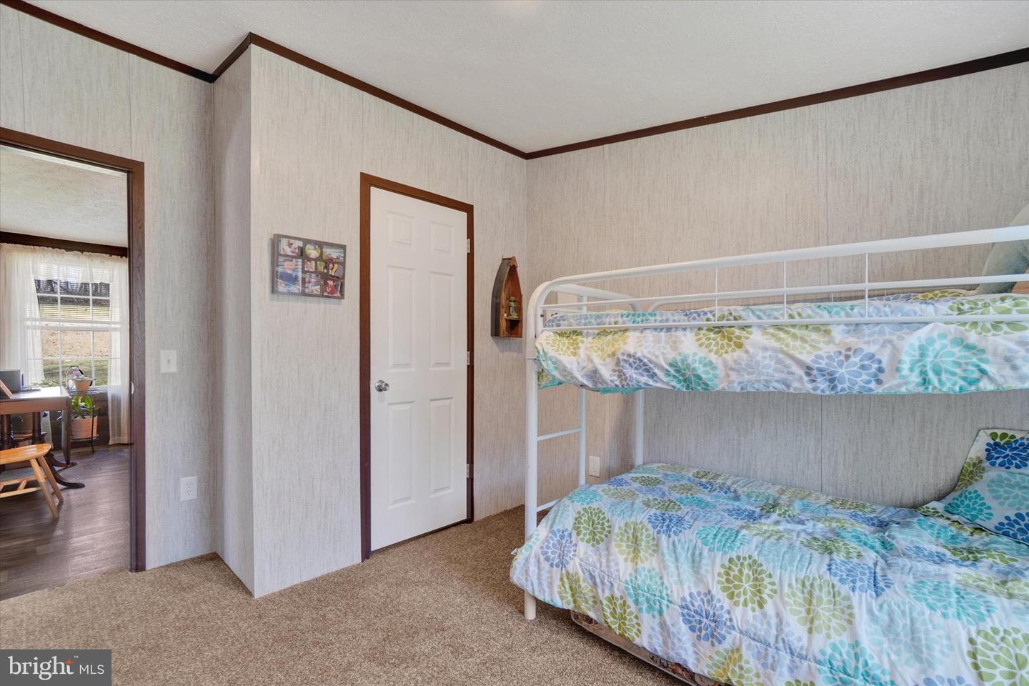 10682 Enfield Rd Property Photo 16