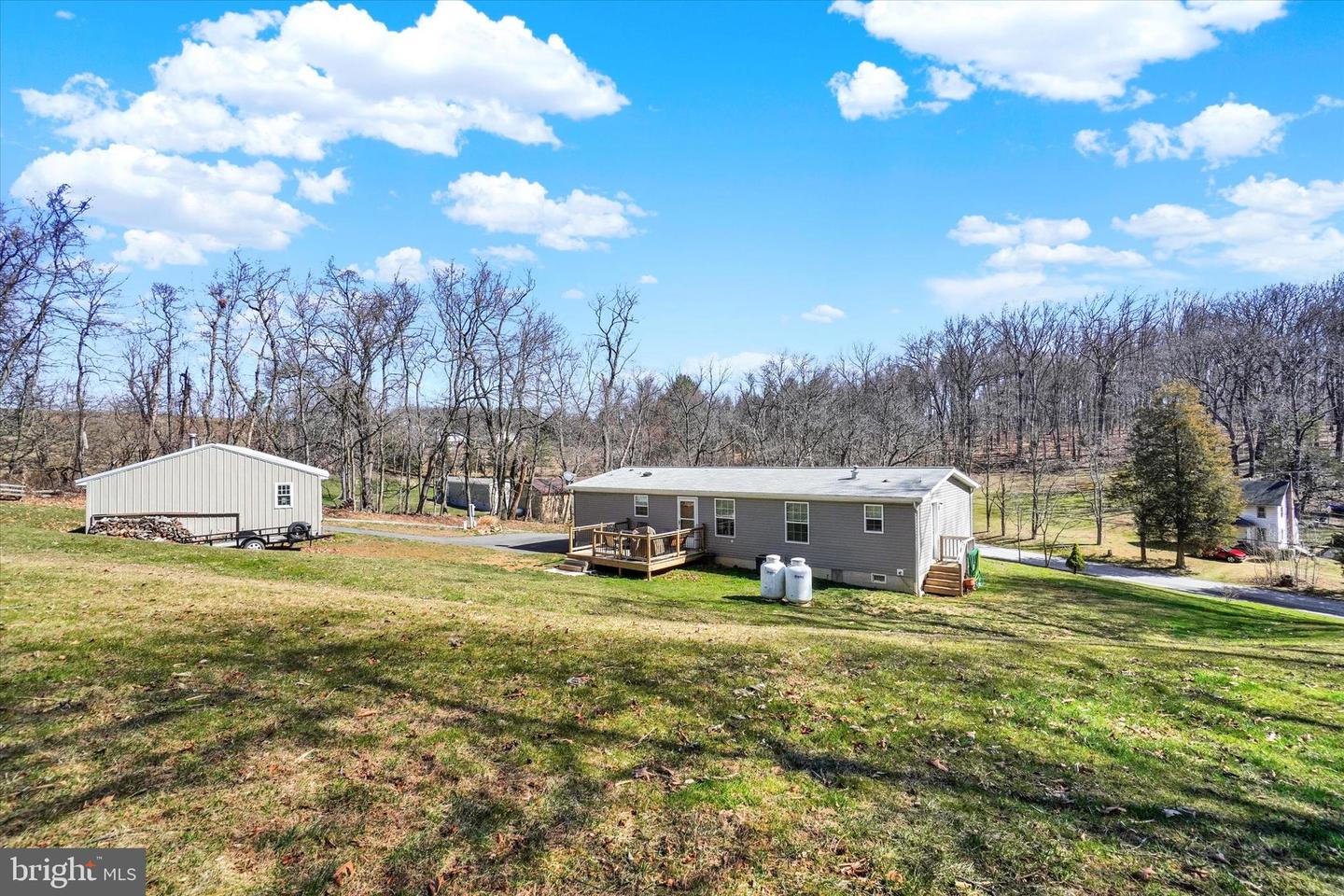10682 Enfield Rd Property Photo 23