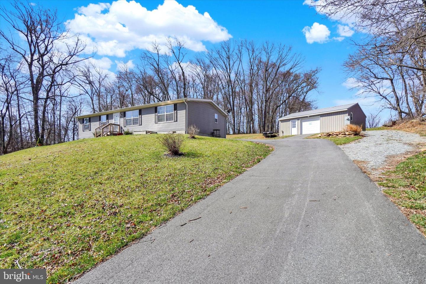 10682 Enfield Rd Property Photo 27