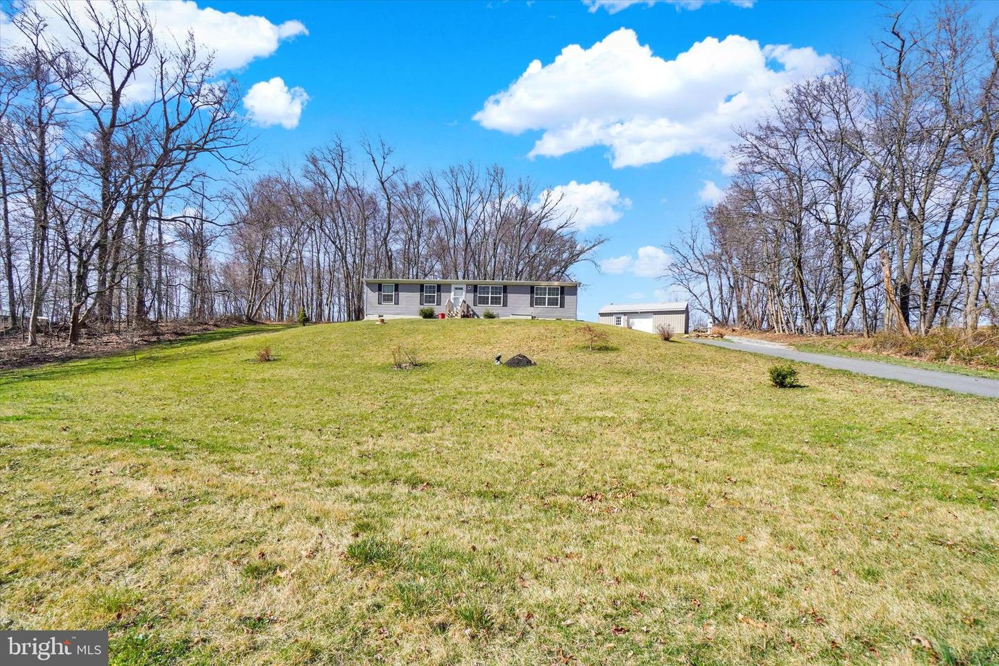 10682 Enfield Rd Property Photo 28