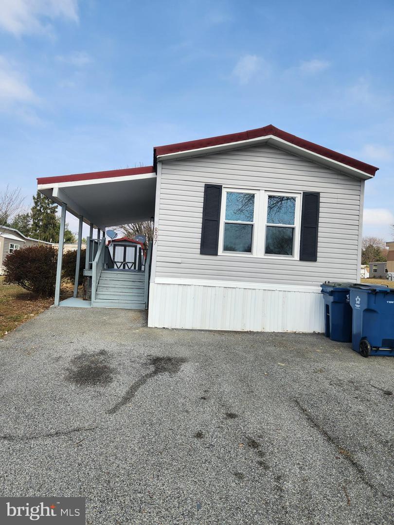 807 Lake Dr Property Photo