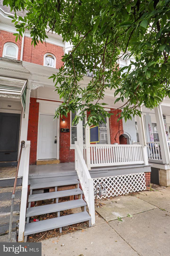 706 W Princess St Property Photo 3