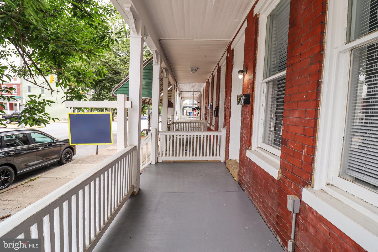 706 W Princess St Property Photo 5