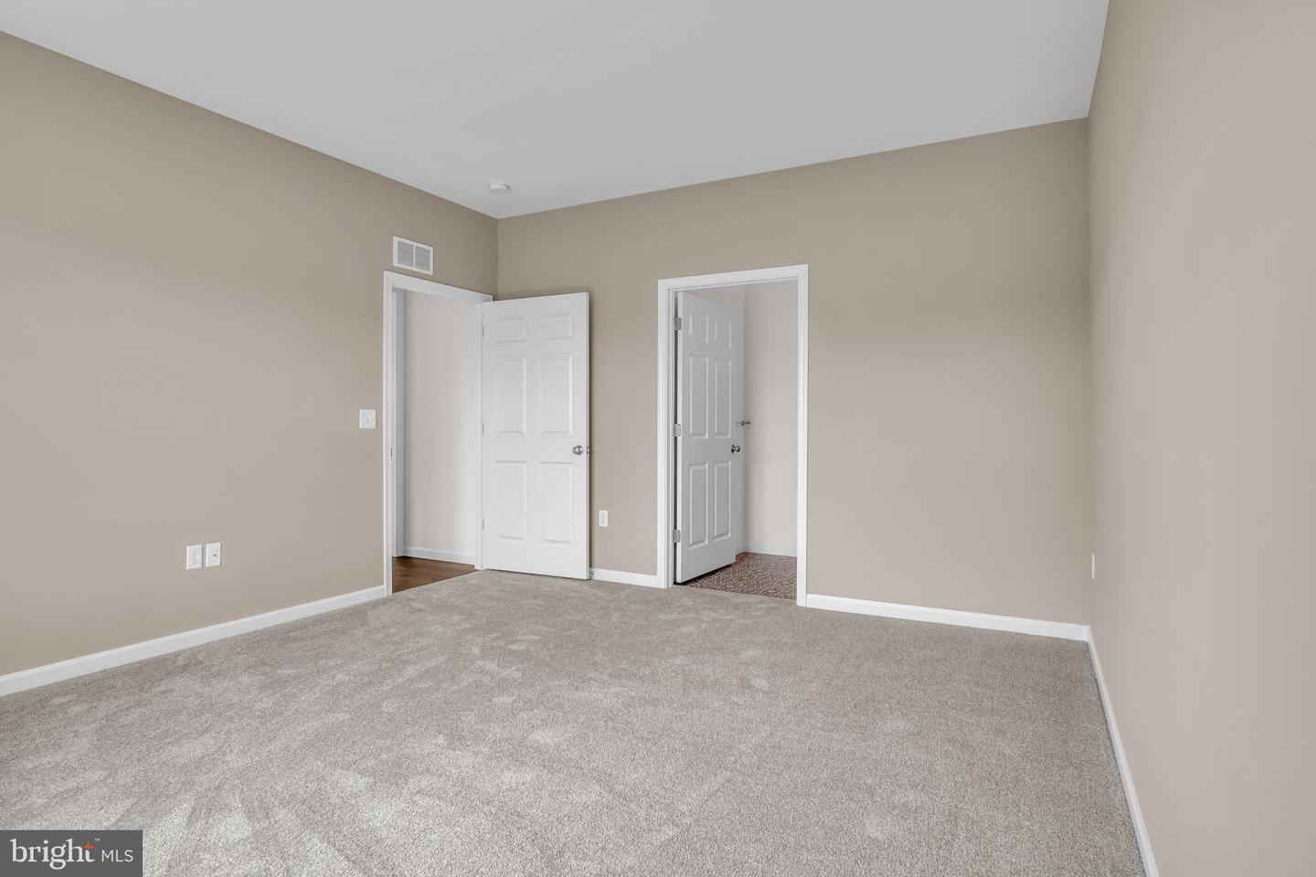907 Shadowbrooke Dr Property Photo 9