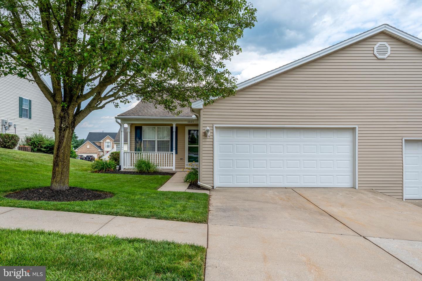 6823 Seneca Ridge Dr Property Photo 1