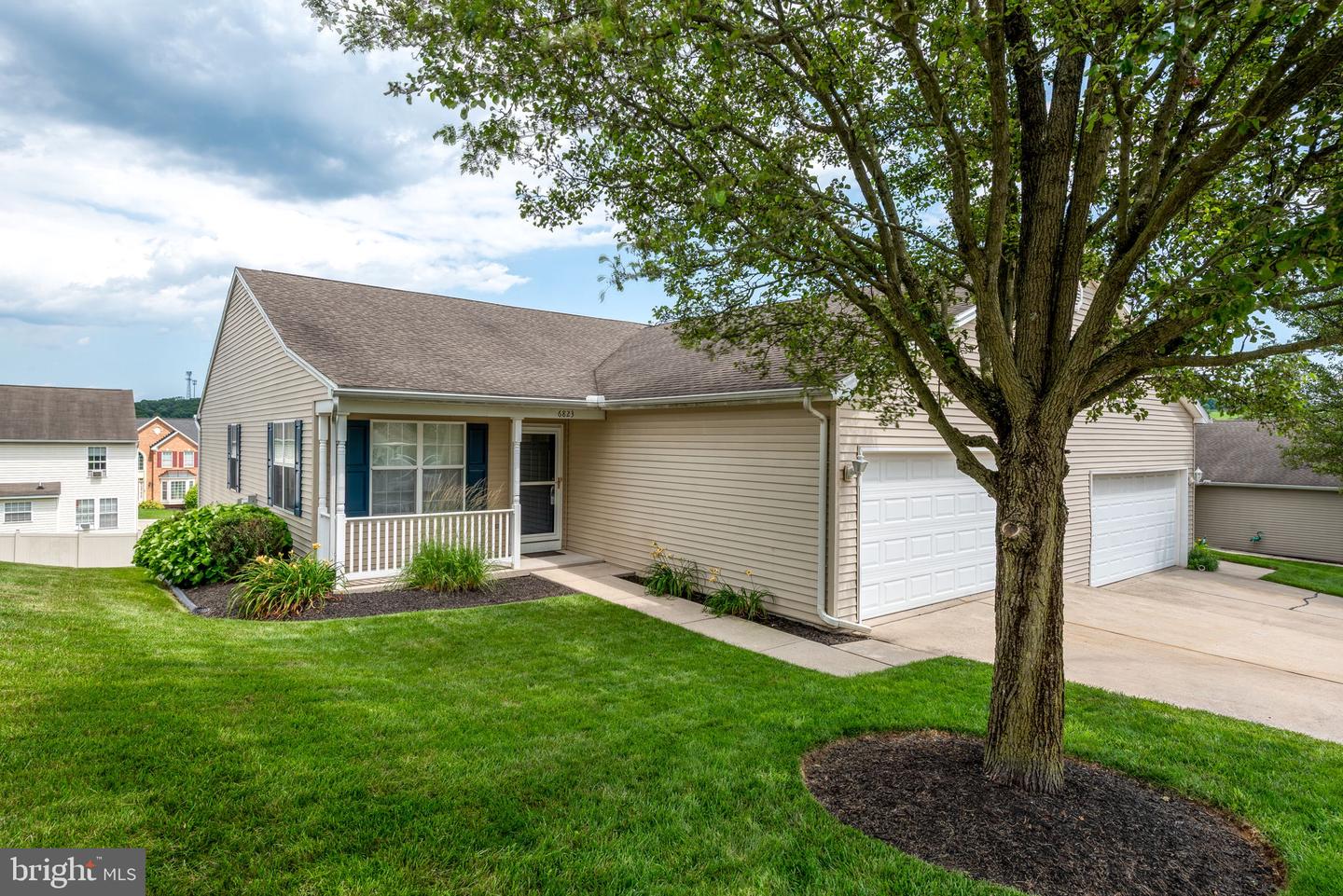 6823 Seneca Ridge Dr Property Photo 2