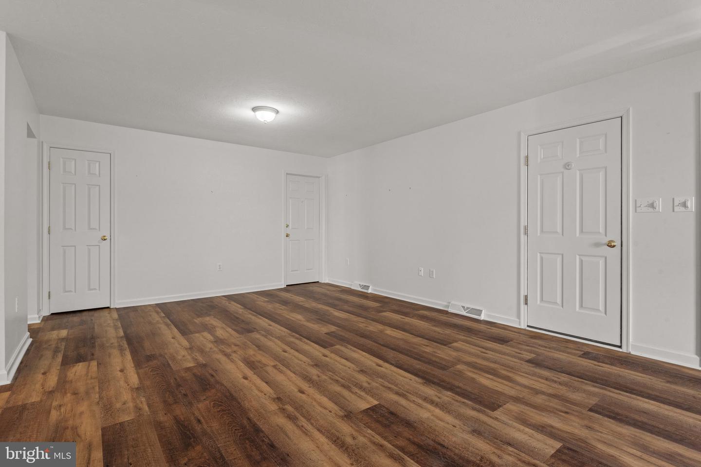 6823 Seneca Ridge Dr Property Photo 8